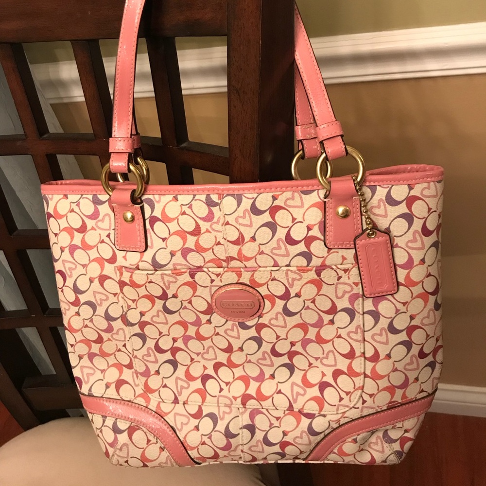 Coach shoulder bag, fun for summer!